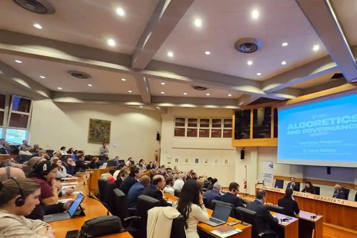 DI VATIKAN, Luhut Pandjaitan Tegaskan AI Bukan Monster, Melainkan Alat untuk Kesejahteraan Manusia