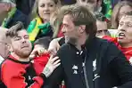 juergen-klopp-hitam-sempat-kehilangan-kacamata_20160123_234054.jpg