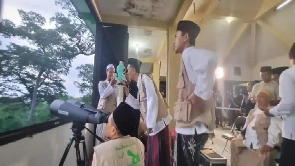 Hilal Tidak Terlihat di Bukit Condrodipo Gresik
