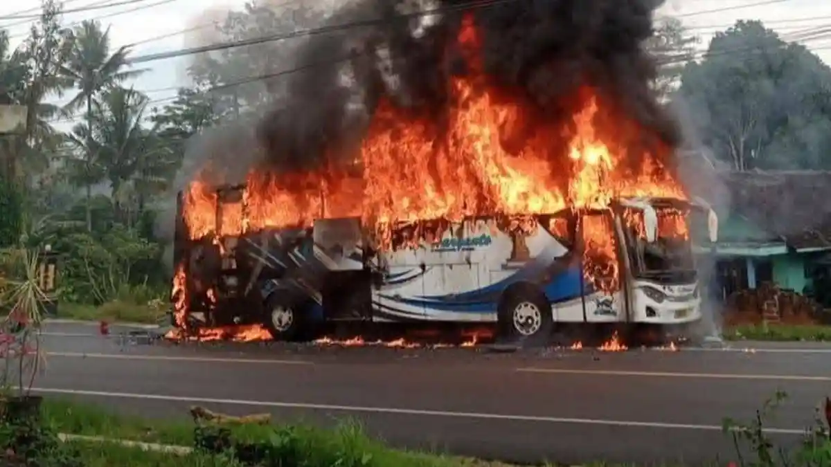 Nasib 25 Penumpang Bus Haryanto Yogyakarta Demak yang Terbakar di Temanggung, Api Dari Belakang