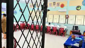 Suasana-TKA-di-SMPN-21-Pekanbaru-dari-luar-ruang-komputer.jpg
