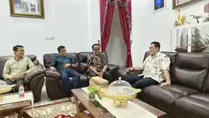 2025-11-15-Yusran-Lalogau-34-menerima-Kepala-Kemenag-Pangkep-Dr-HM-Ramli-Rasyid.jpg