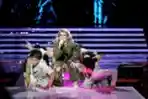 Aksi Panggung Agnez MO Di HUT Transmedia ke 15