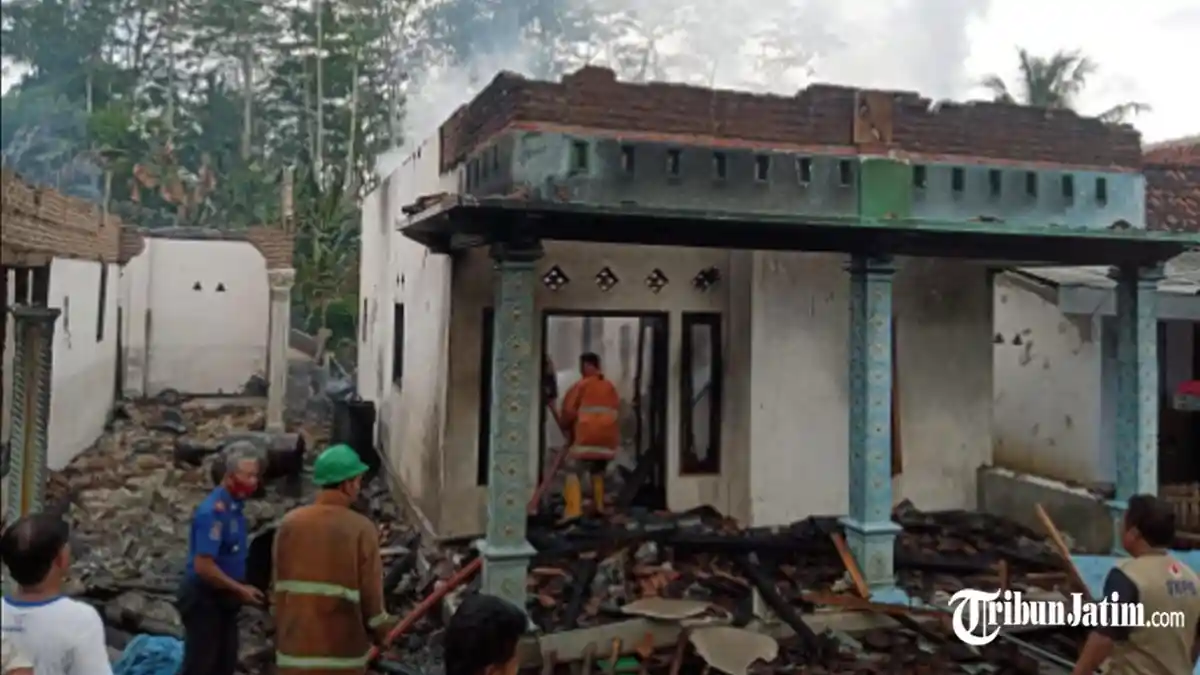 Drum Bensin Eceran Bocor, Dua Rumah di Dusun Kebonan Lumajang Terbakar 80 Persen