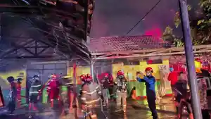 Kantor-SDN-2-Kemuning-hangus-terbakar-Senin-20102025-malam.jpg
