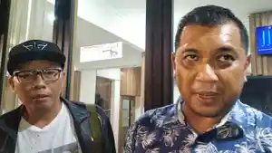 Fahmi-pakai-baju-batik-orang-tua-siswa-berkebutuhan-khusus.jpg