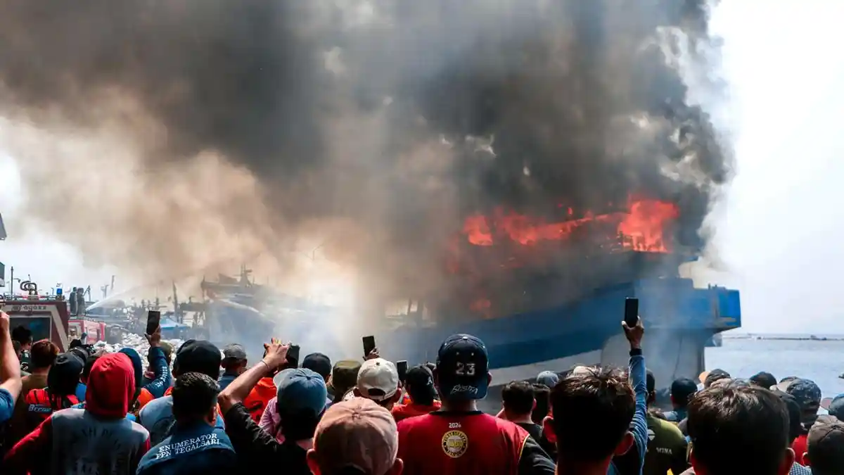Korsleting Ruang Kemudi KM Usaha 3, Kapal Terbakar Usai Bongkar Muatan