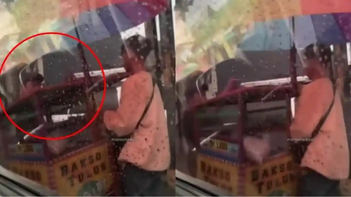 Pria Diduga Tukang Parkir Ngamuk ke Pedagang Bakso, Gerobak Didorong hingga Barang Jatuh