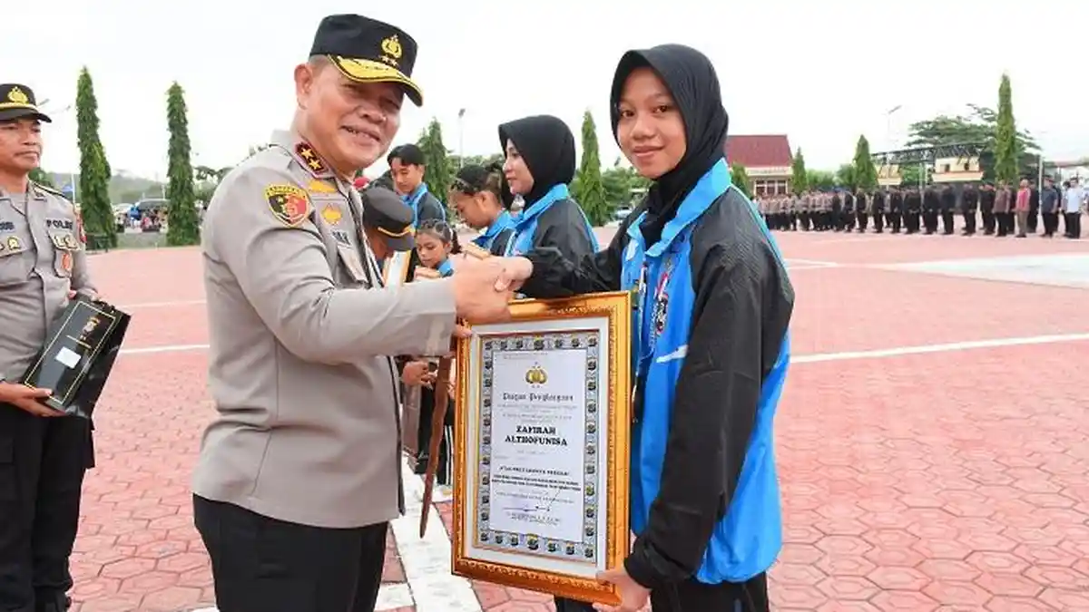 10 Atlet dan Pelatih Berprestasi Terima Penghargaan dari Kapolda Sulteng