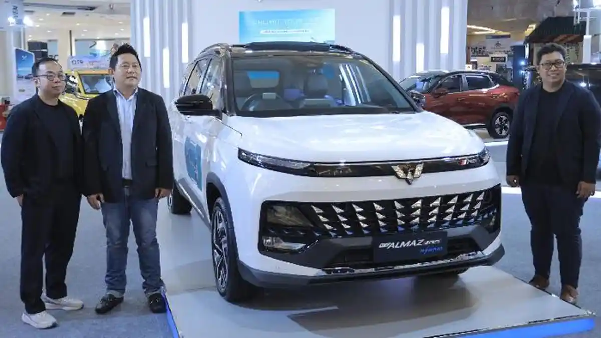Wuling Hadirkan Medium SUV Terbarunya, New Almaz RS Pro di Kota Makassar