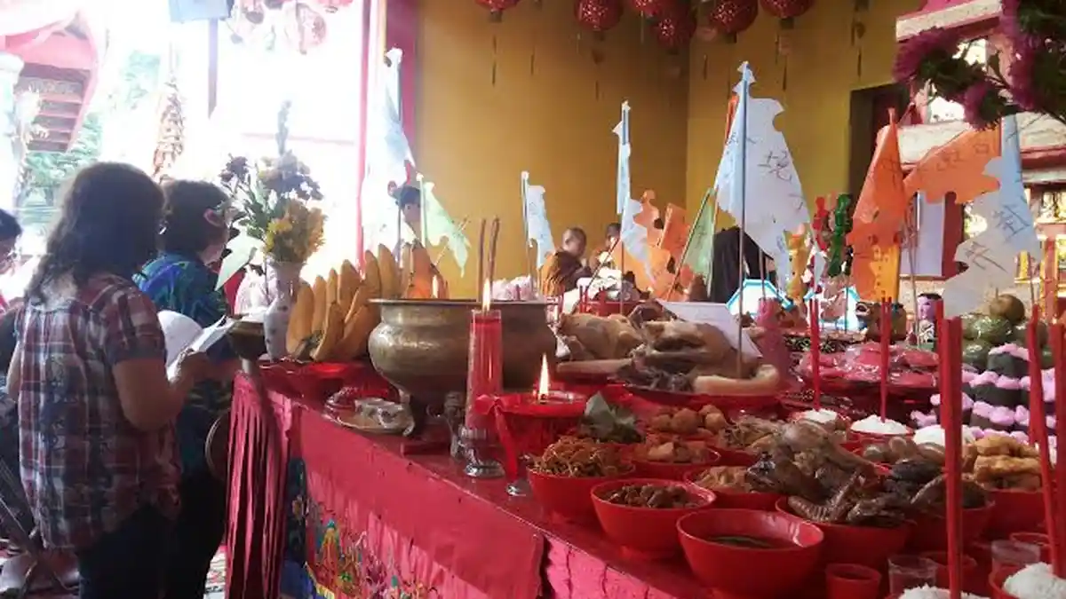 Umat Tri Dharma Magelang Gelar Prosesi Penghormatan Arwah Leluhur