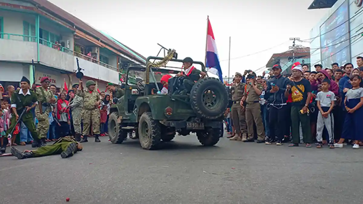 Dentuman ''Senjata Api'' Meriahkan Pawai Karnaval Kemerdekaan Indonesia di Singkawang