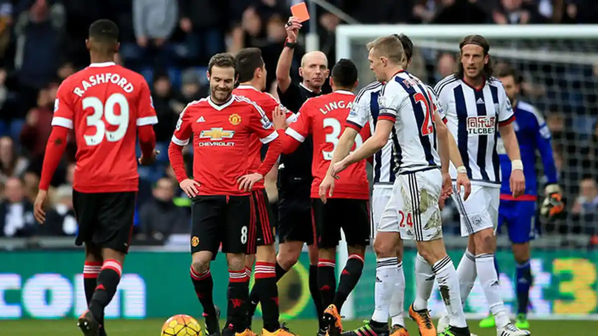 Van Gaal Permasalahkan Kartu Merah yang Diterima Juan Mata
