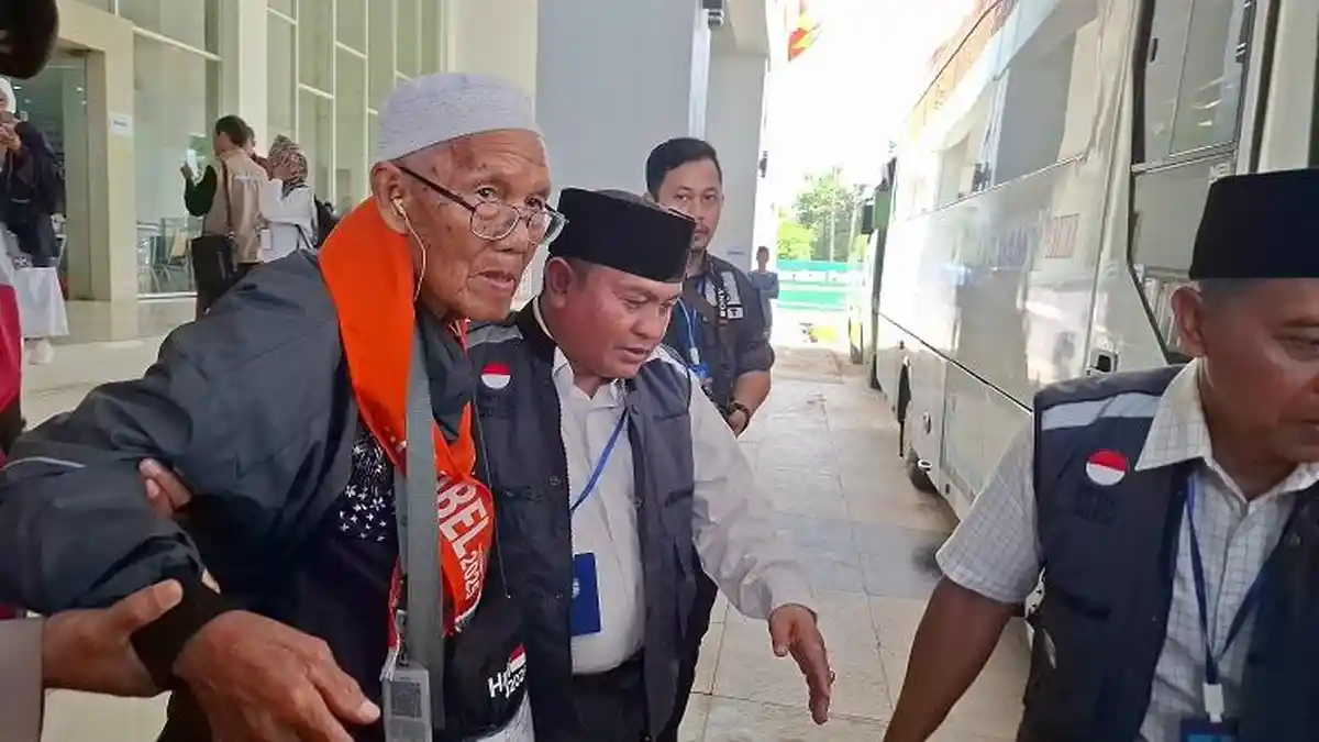 370 Calon Jemaah Haji Kloter 6 Asal Bangka Belitung Berangkat Menuju Madinah