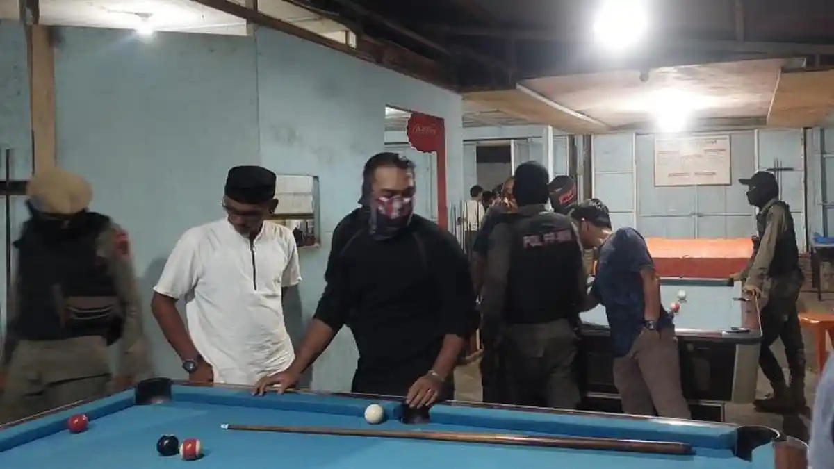 Main Biliar Malam Ramadhan, Para Remaja di Lhokseumawe Dibubarkan Satpol PP dan WH, Pemilik Ditegur