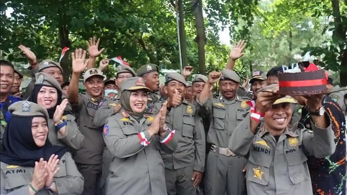 Beri Kejutan, Mbak Etik Diam-diam Hadir di Puncak Tidar pada HUT ke 73 Satpol PP Blora