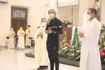 Pastikan Natal Berjalan Lancar, Gubernur Ganjar Bersepeda Keliling Gereja Sapa Jemaat Misa