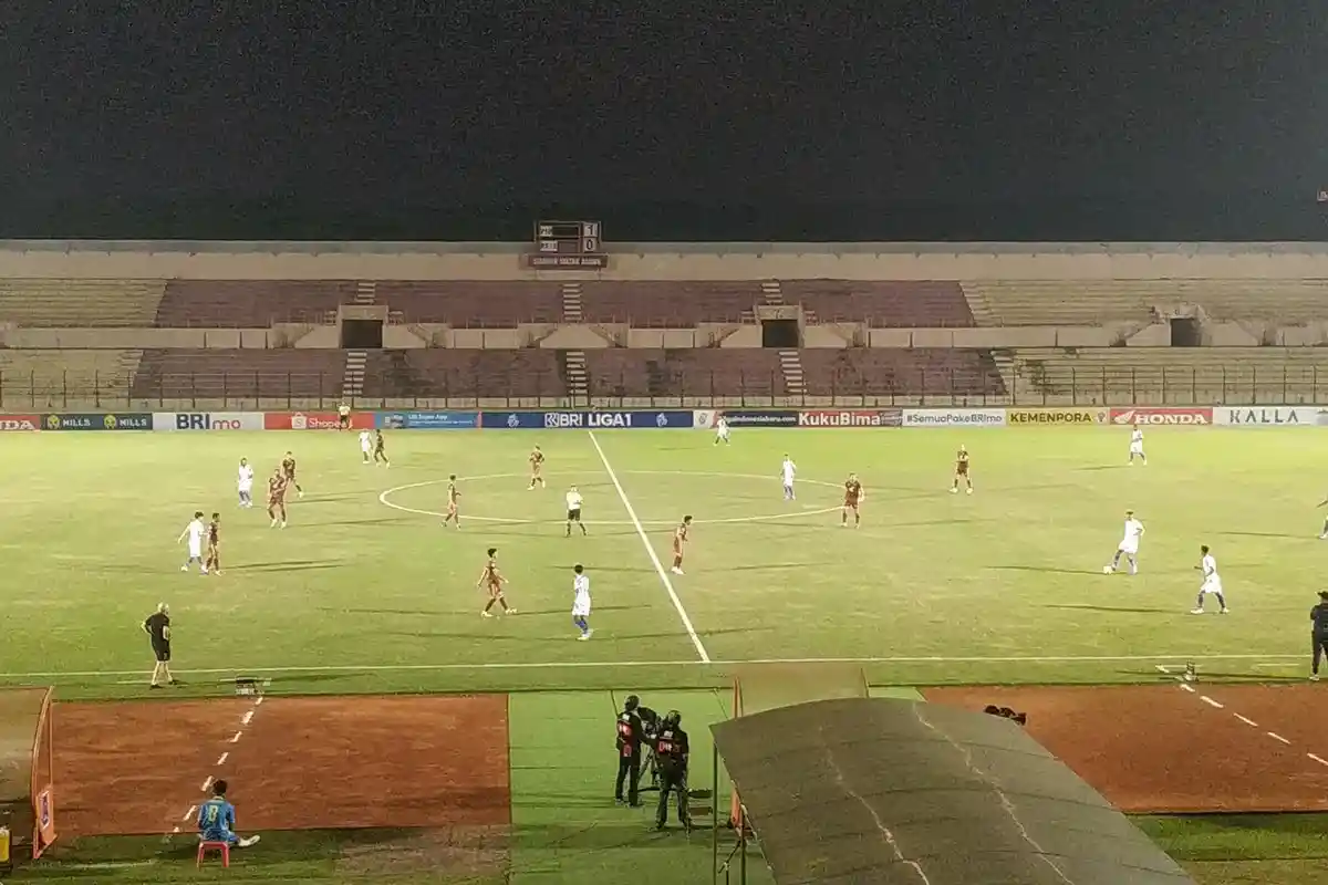 PSM Makassar Unggul 1-0 atas PSIS Semarang di Babak Pertama, Jalannya Pertandingan