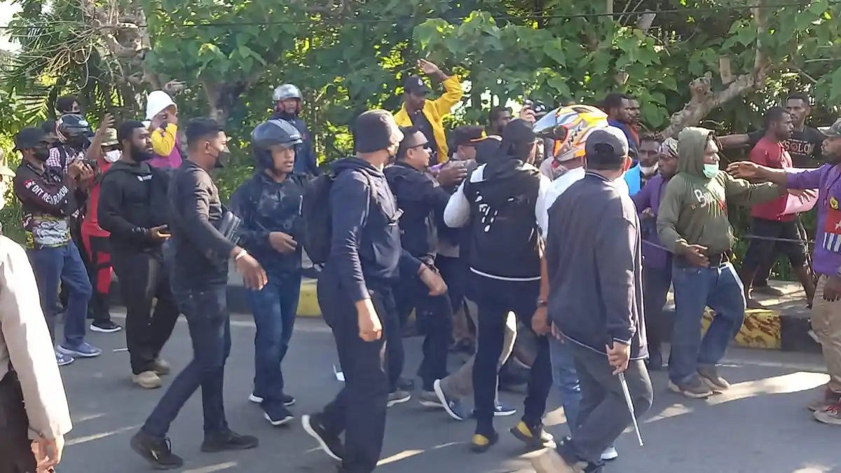 Massa Penolak DOB Papua Dibubarkan, Muncul Hoaks Demonstran Terluka