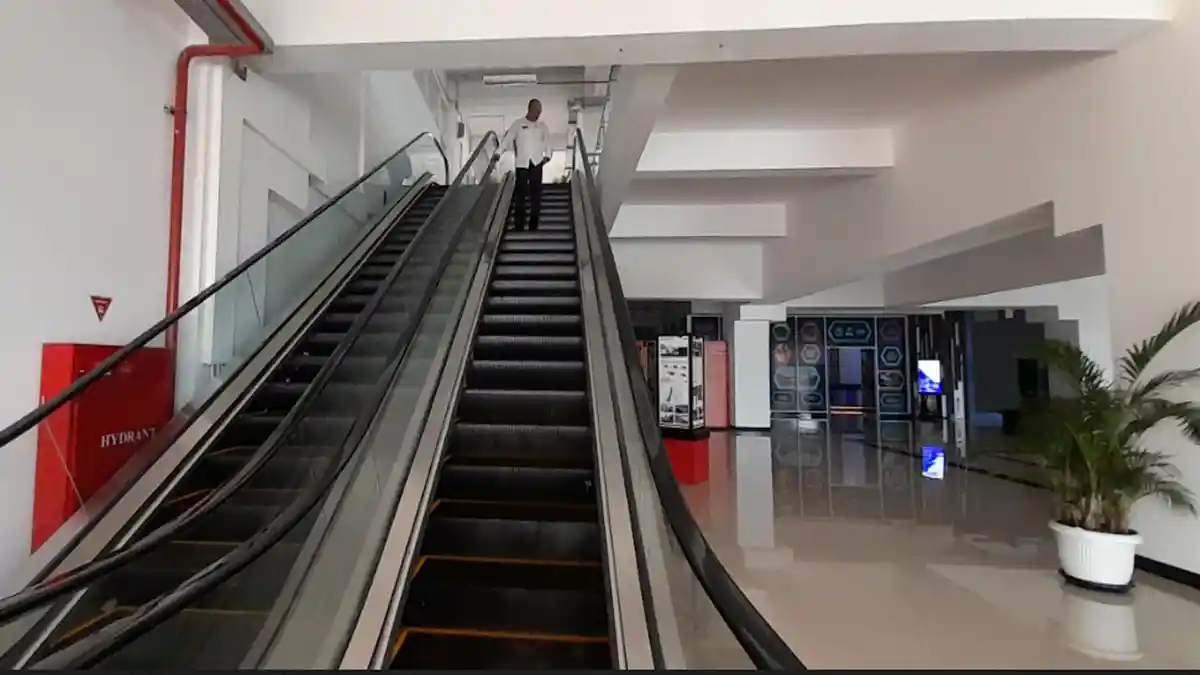Ada Eskalator, Pengunjung Tak Perlu Naik Lift di Malang Creative Center