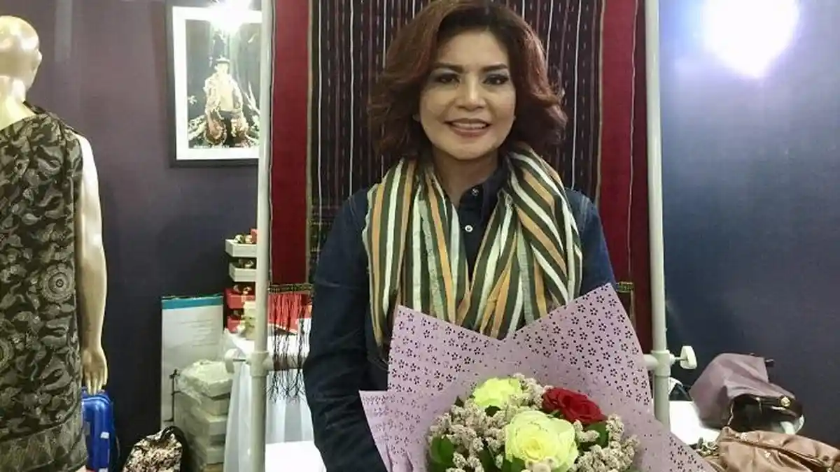 Romy M Eddy Perkenalkan Kain Ulos Silalahi Hingga ke Eropa