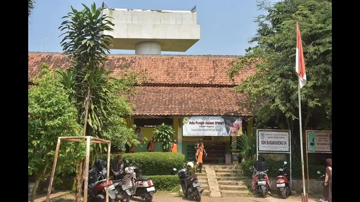 Bangunan SDN Burangkeng 04 Belum juga Direlokasi, Ini Penyebabnya