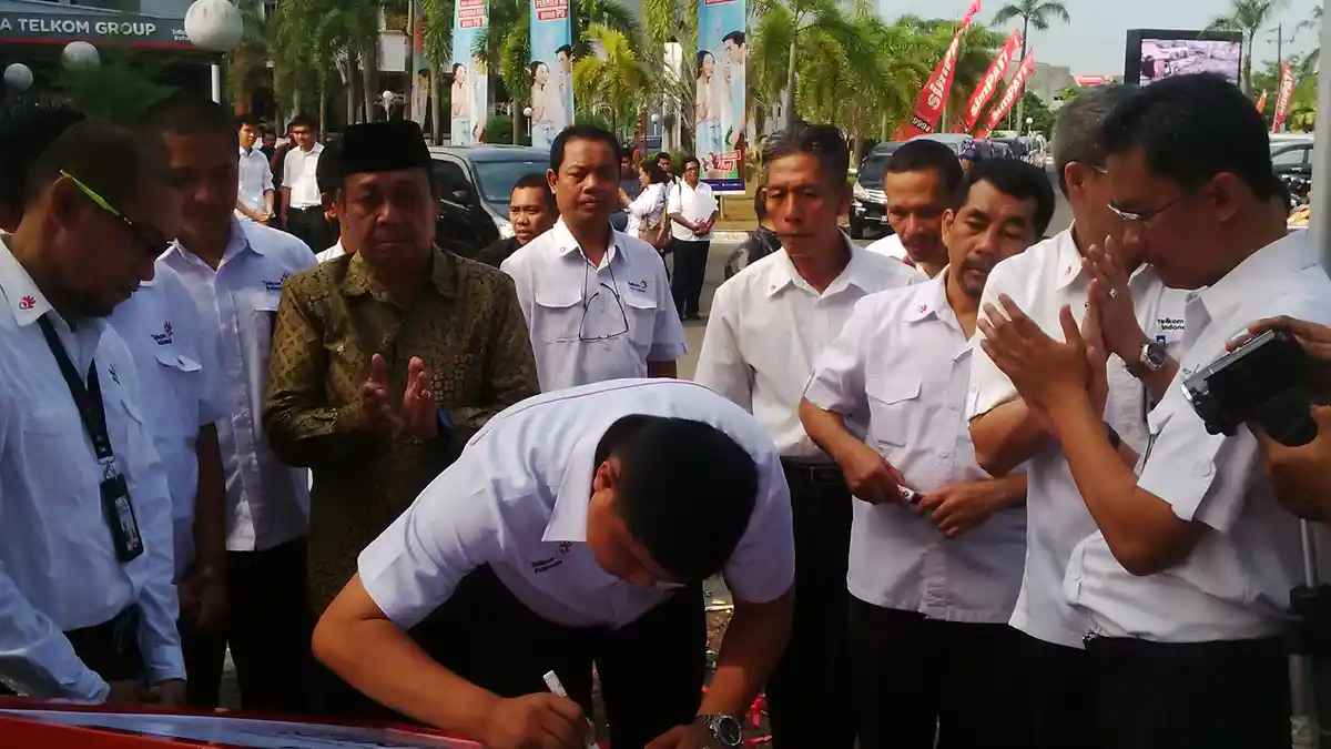 Telkom Witel Sulsel Resmikan Telkom Corner