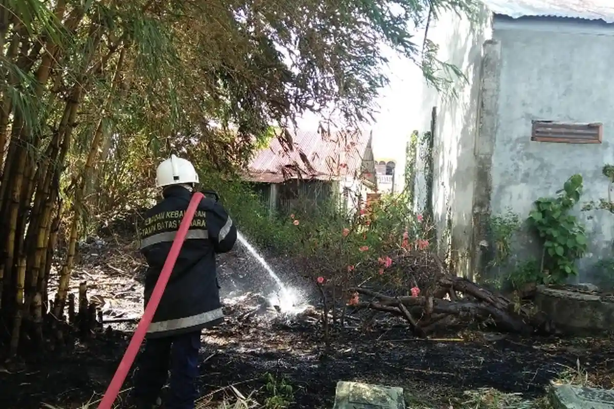 Lagi, Ilalang Terbakar di Permukiman Padat Penduduk Banda Aceh, Diduga Akibat Pembakaran Sampah