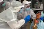Calon Penumpang KA St Senin Melakukan Rapit Test Antigen