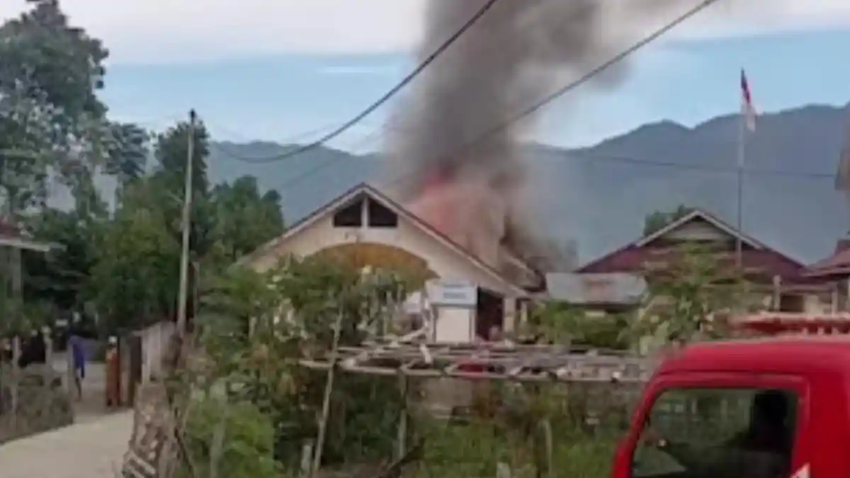Breaking News SMK 5 Kerinci Terbakar, 2 Ruangan Hangus Dilalap Api