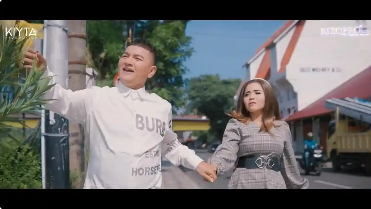 Lirik Lagu Mandailing Gombal Dipopulerkan oleh Thomas Djordy Ft Putri Lestari