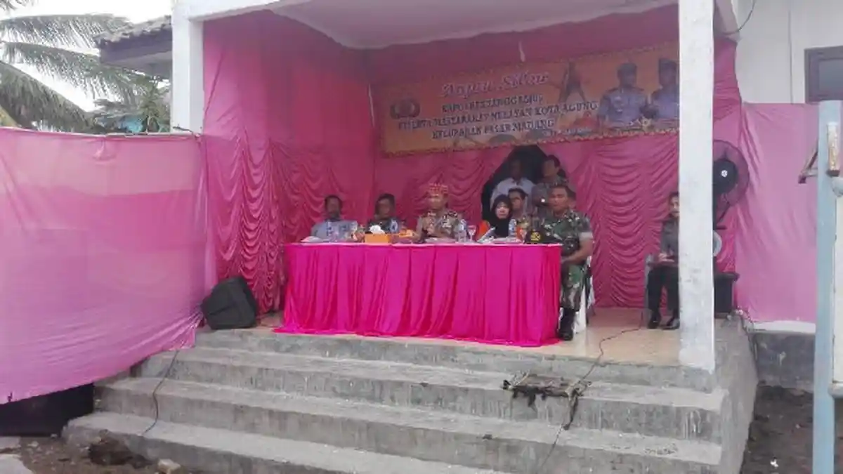 Kapolres Tanggamus Anjang Silau dengan Nelayan di TPI Kota Agung