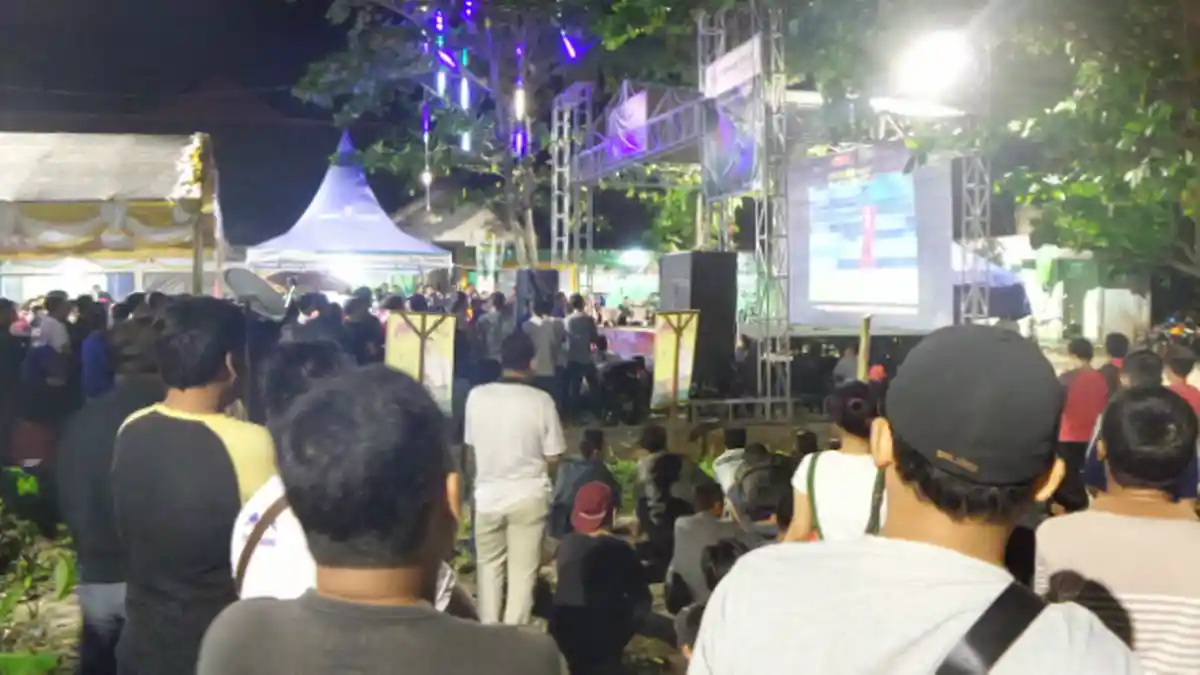 Wabup Tabalong Ikuti Nonbar Timnas di Kuliner Tanjung Bersinar