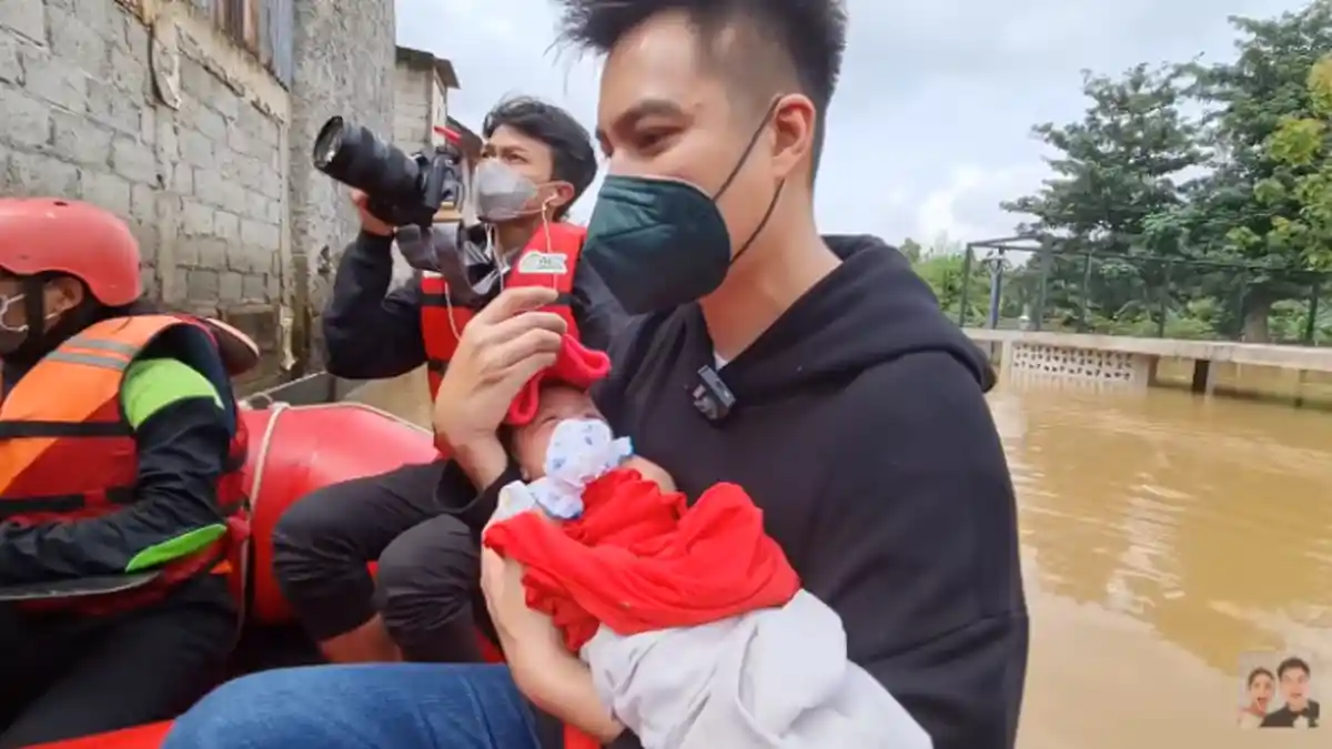Baim Wong Ikut Evakuasi Bayi Usia 1 Bulan Korban Banjir, Langsung Digendong dan Ucapkan Hal Ini