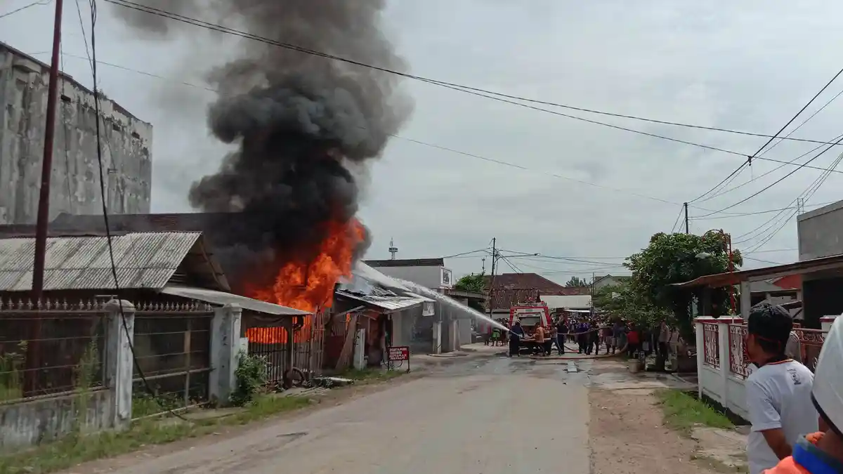 Kebakaran Kios Bensin di Pringsewu Terjadi saat Pemilik Isi Pasokan BBM