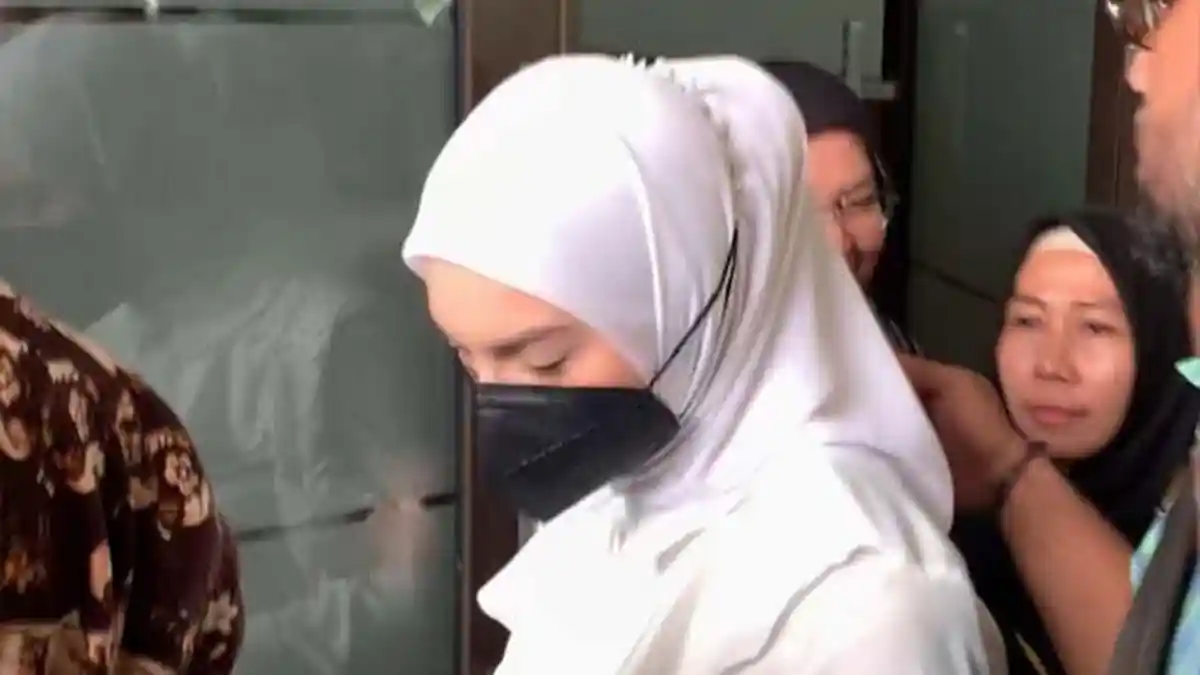 Irish Bella Datang ke Sidang Cerai, Katakan Ini Saat Menunggu Kedatangan Pihak Ammar Zoni