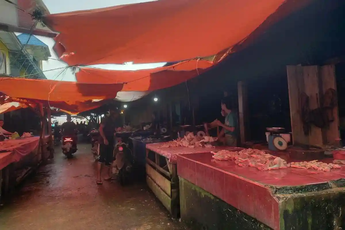 Dua Hari Setelah Tahun Baru, Harga Ayam di Pasar Tanggo Rajo Kualatungkal Masih Tinggi
