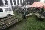 Membangun Tempat Pengungsian