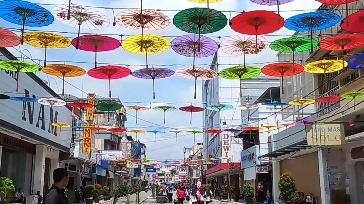 Hujan Sedang dan Ringan Siang Hari Warnai Cuaca Kota Tasikmalaya Hari Ini