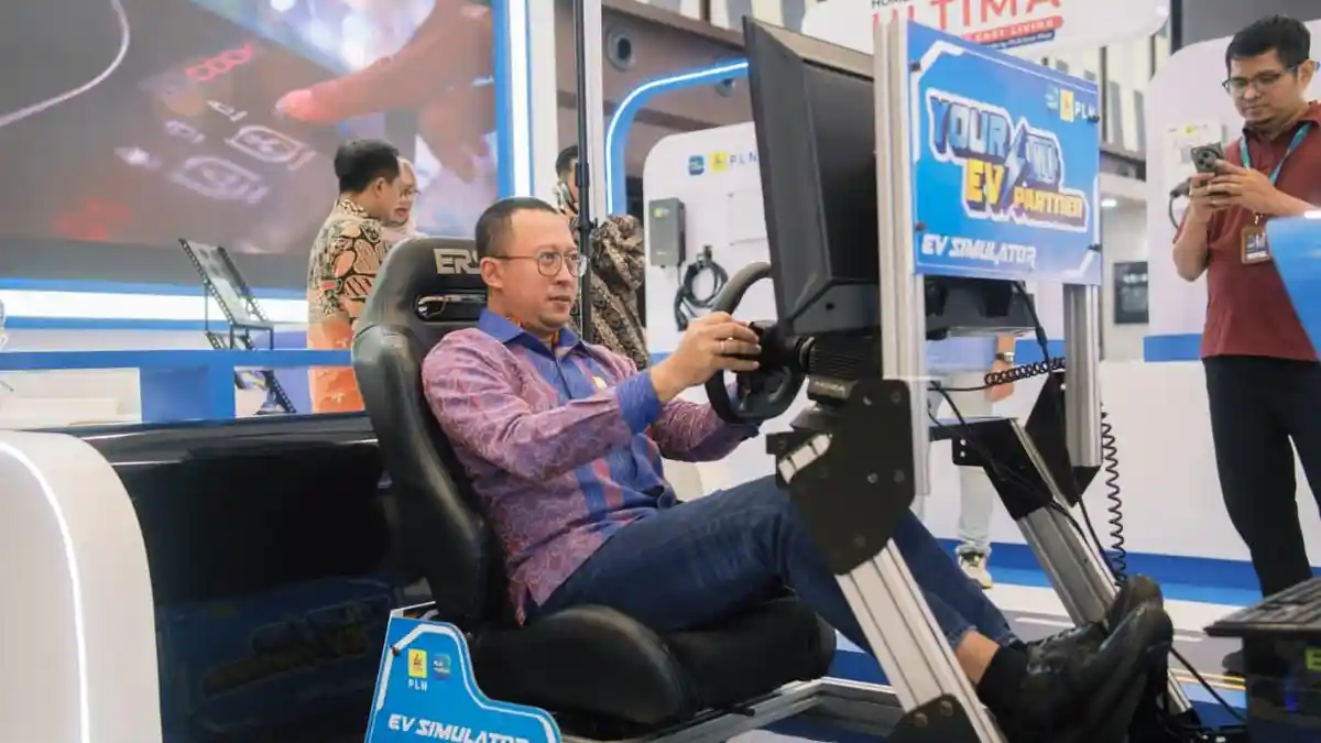 PLN Hadirkan Pengalaman Berkendara Mobil Listrik dan Home Charging di GIIAS 2025
