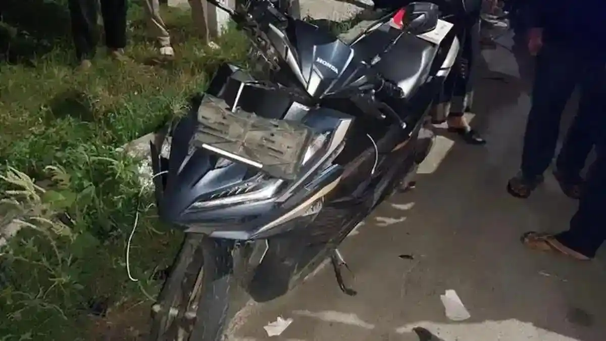 Vario Tabrakan dengan Truk Fuso, Dua Remaja Tewas Seketika