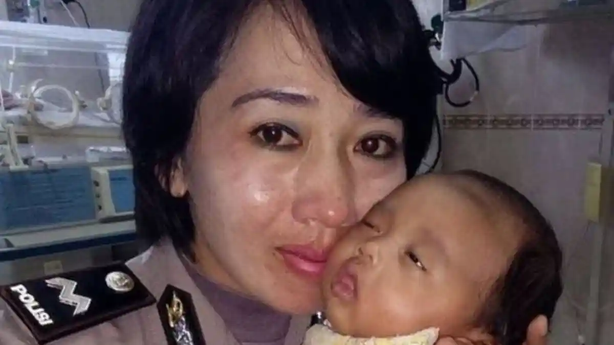 Memilukan, Polwan Ini Terisak Tak Bisa Adopsi Bayi yang Dibuang, ‘Ini Naluri Kemanusiaan’