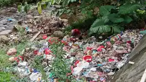 sampah-di-sungai-Arbes.jpg