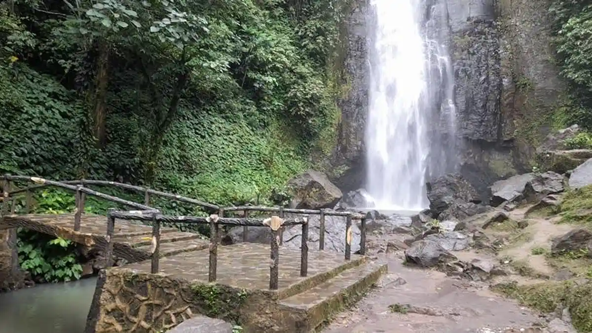Obat Patah Hati di Air Terjun Tunan Minut Sulawesi Utara