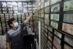 Penjualan Uang Kuno di Pasar Baru
