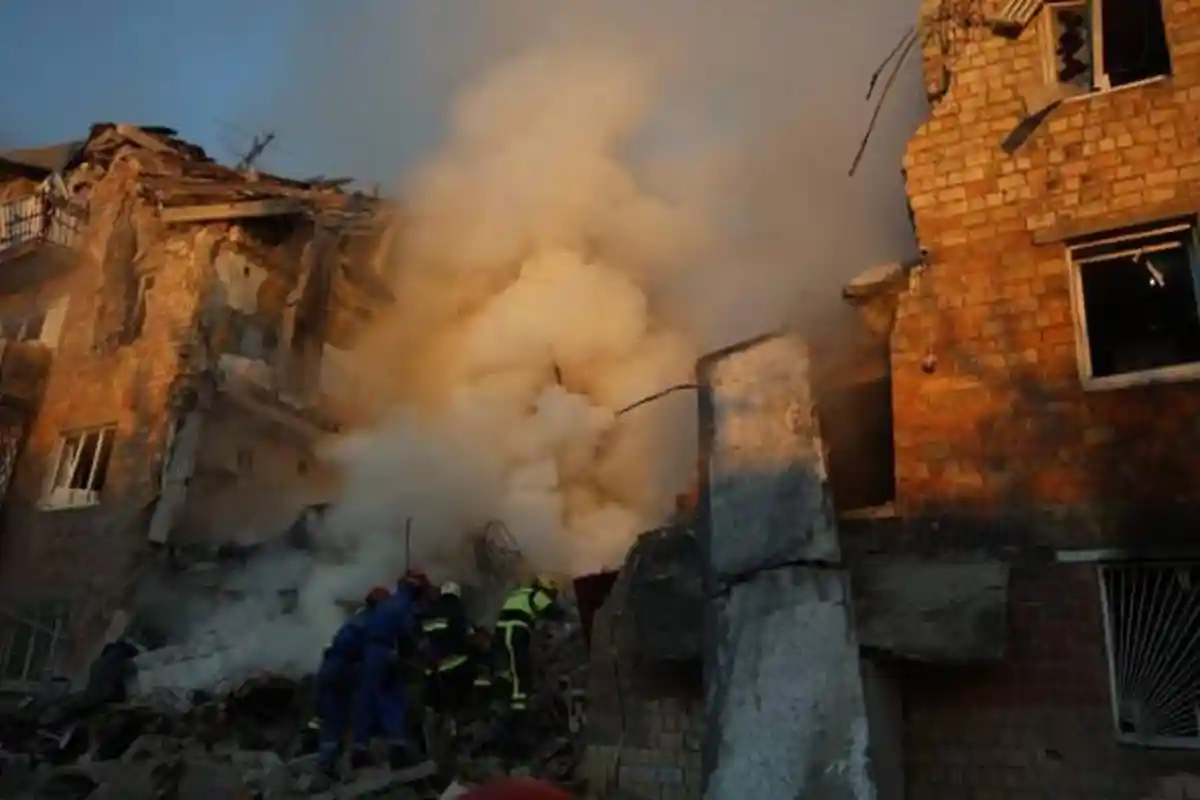 Serangan Rudal dan Drone Rusia Hancurkan Kiev, 14 Orang Tewas, Kantor Uni Eropa Rusak