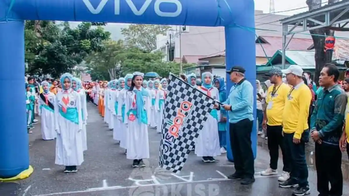 Wabup Banggai Lepas Peserta Lomba Gerak Jalan Peringatan HUT Ke-78 RI