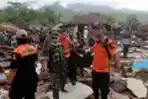 Evakuasi Korban Tsunami Lampung Selatan
