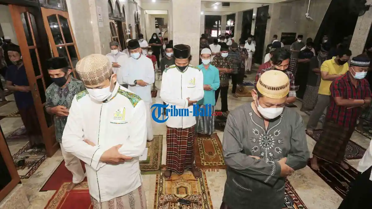 Berikut Panduan dan Tata Cara Shalat Tarawih, Serta Bacaan Niat dan Doa Kamilin