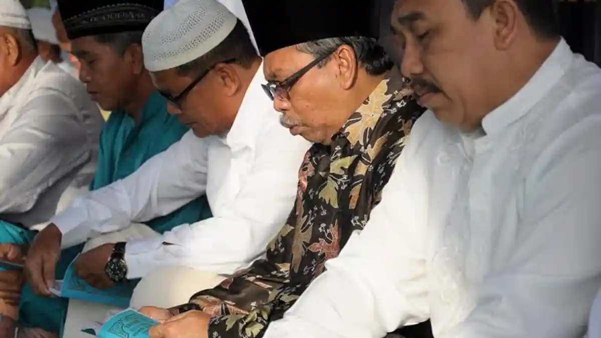 Hadiri Ruwahan, Gubernur Rustam Ajak Tingkatkan Ibadah dan Pelihara Nganggung